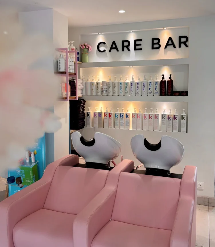 Bacs de lavage et Care Bar du salon Lola Coiffure & Beauté à Honfleur